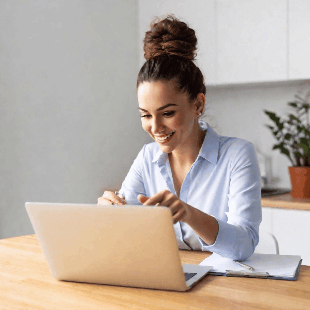 woman on a dietitian career coaching call on her computer
